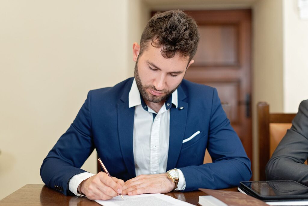 Jak poprawić płynność finansową firmy podczas realizacji kontraktów publicznych?